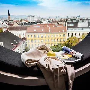 Mooons **** Viena